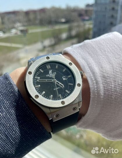 Часы мужские каарцевые Hublot