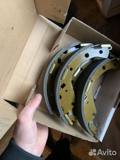 Колодки тормозные барабанные BS-7524 новые