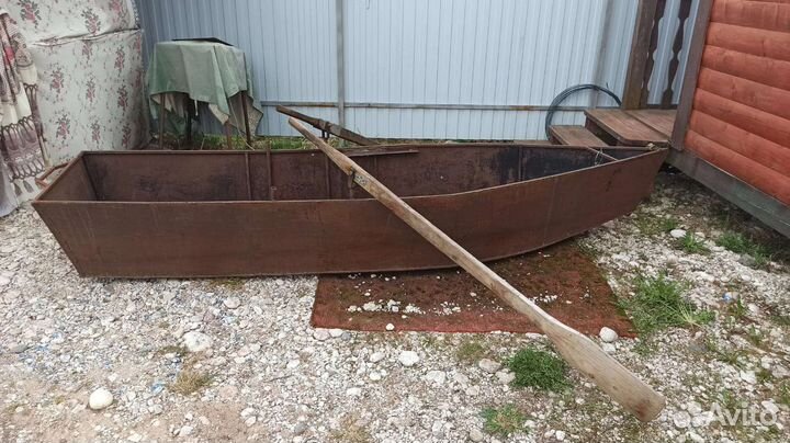Лодка металлическая