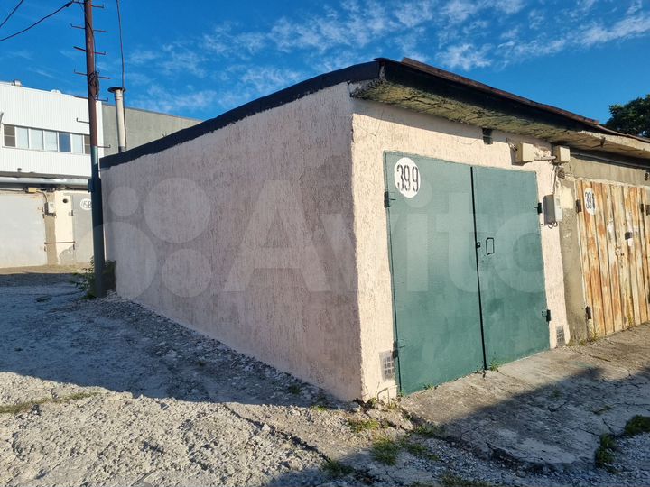 Гараж, > 30 м²