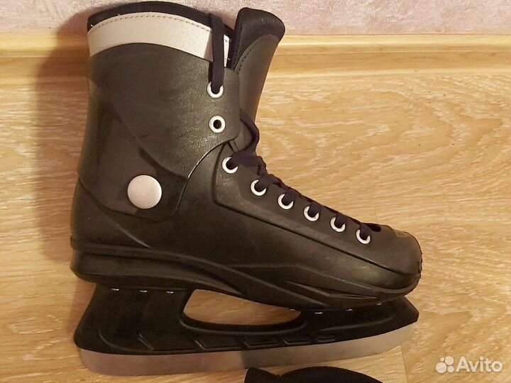 Коньки хоккейные