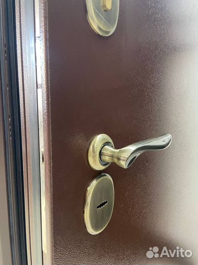 Дверь входная уличная с терморазрывом