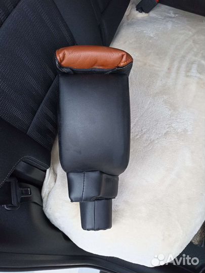 Подлокотник на hyundai solaris 2