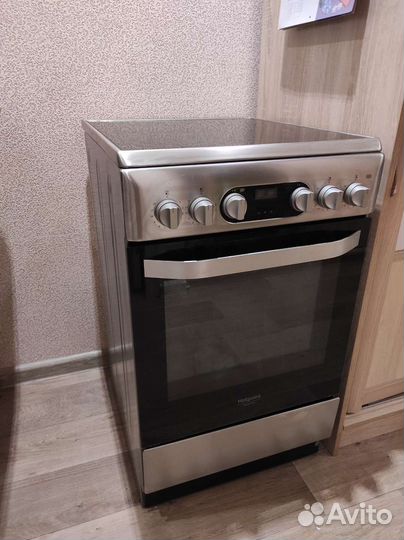 Плита электрическая с духовкой Hotpoint-ariston