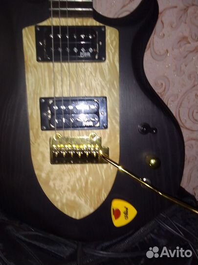 Электрогитара