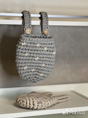 Вязанный органайзер на кроватку