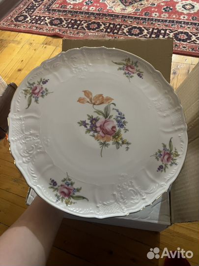 Тортница на ножке