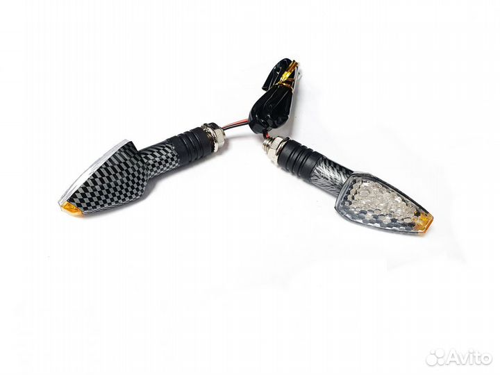 Поворотники универсальные светодиодные карбон