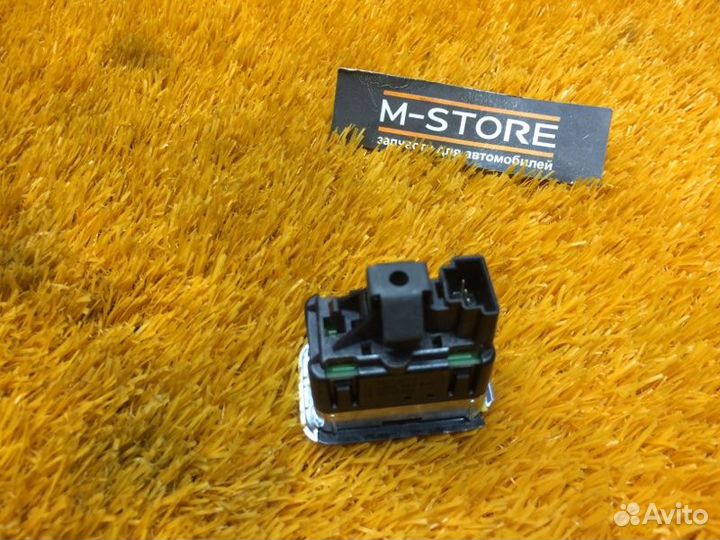 Кнопка стеклоподъемника задняя левая Mercedes-Benz