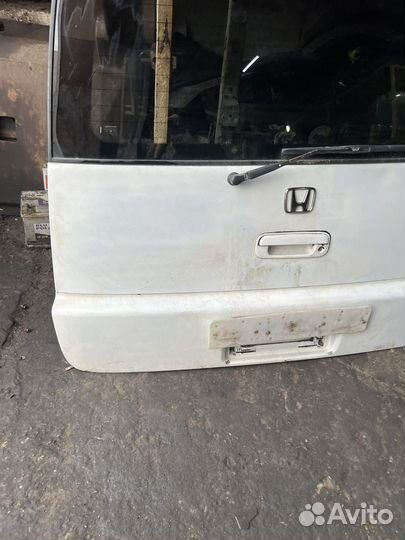 Honda stepwgn RF1 крышка багажника