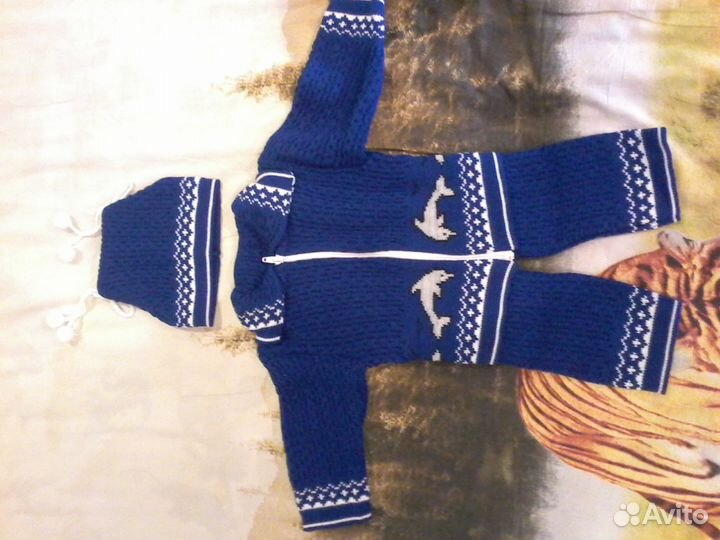 Продам костюмчик