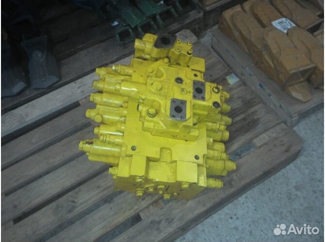 Гидрораспределитель R450LC-7 31NB-10110