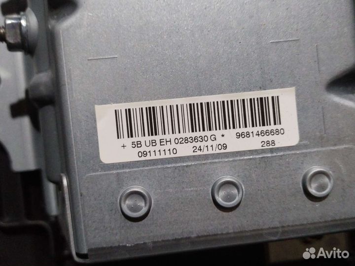 Подушка безопасности в торпедо Peugeot 308