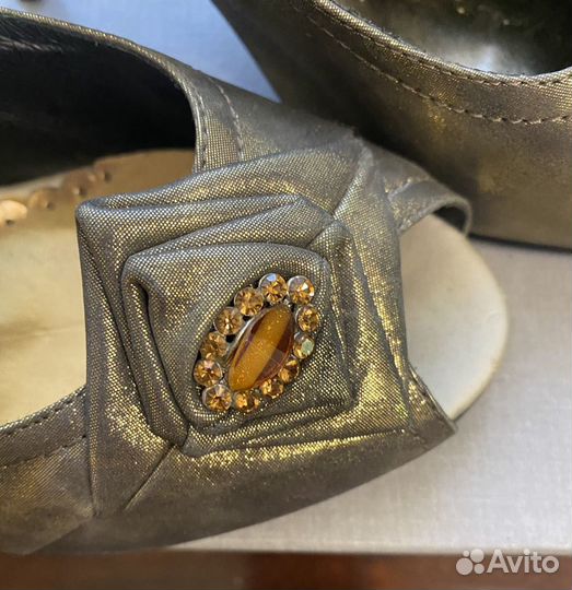 Нарядные блестящие босоножки 37,5 Турция