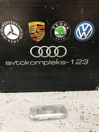 Плафон салонный Audi A6 C6 BDX 2007