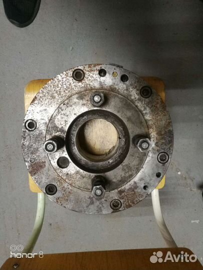 Токарный патрон 3 х кулачковый 250мм