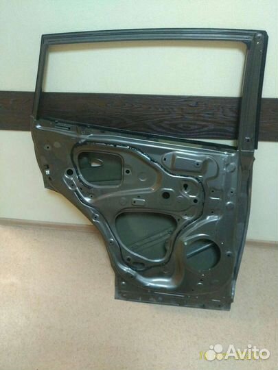 Дверь задняя левая для тойота рав4
