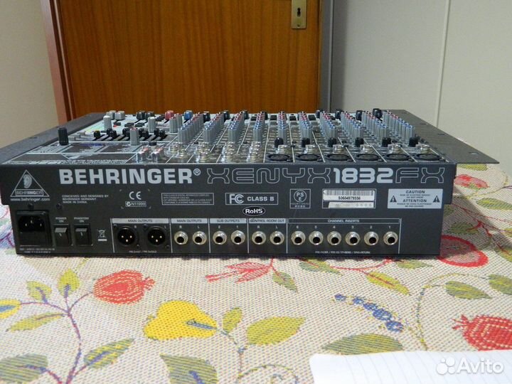 Микшерный пульт Behringer xenyx 1832 FX