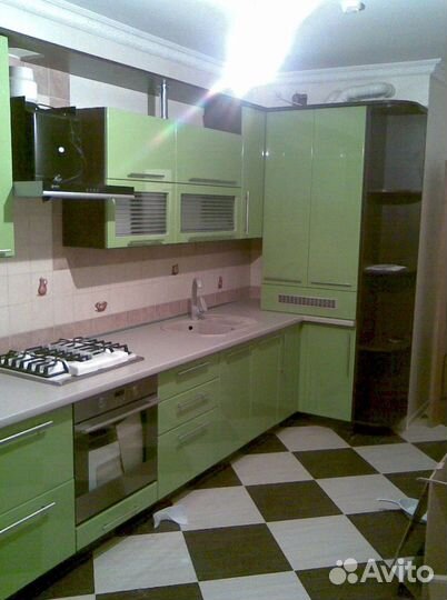 Кухня прямая в потолок