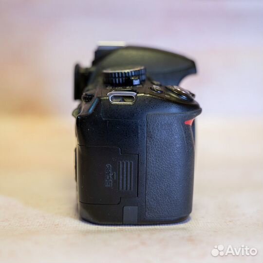 Nikon d3100 Kit 18-55 GII VR 27к пробег