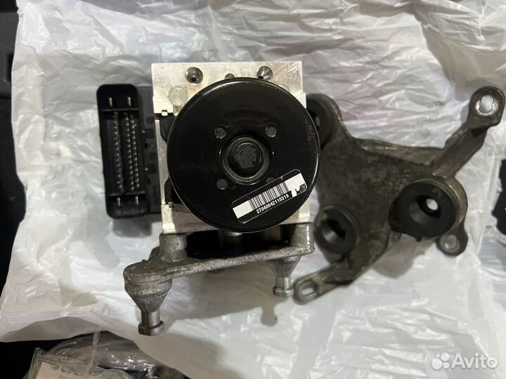 Блок abs mercedes w204