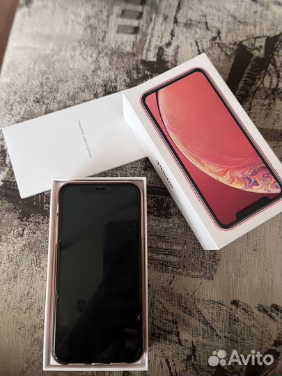 Телефон iPhone XR