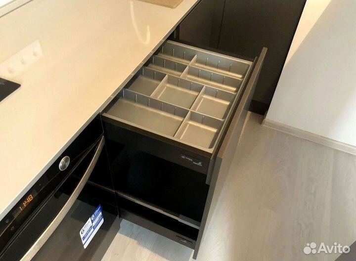 Кухня современная на заказ. Доставка и сборка