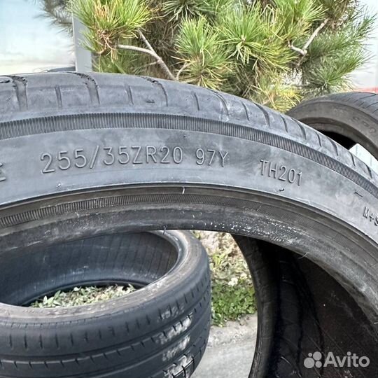 Triangle TH201 255/35 R20