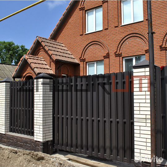 Забор из штакетника на фундаменте в Бронницах