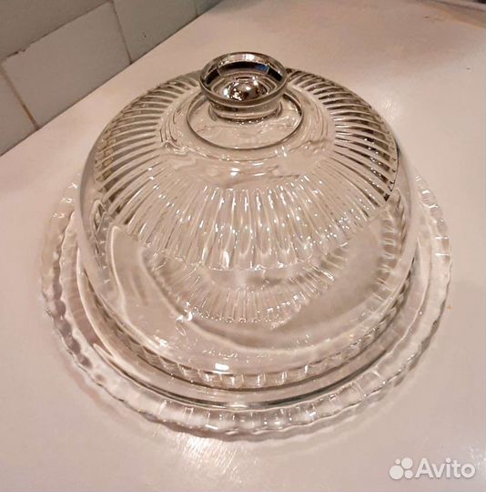 Блюдо со стеклянным куполом