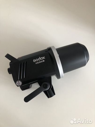 Студийная вспышка Godox MS300V + рефлектор