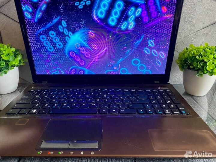 Ноутбук asus/i3/HDD500GB/GT520MX