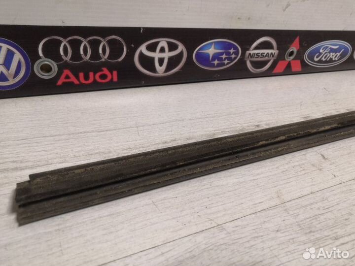 Молдинг стекла задний левый Mazda Tribute epew YF