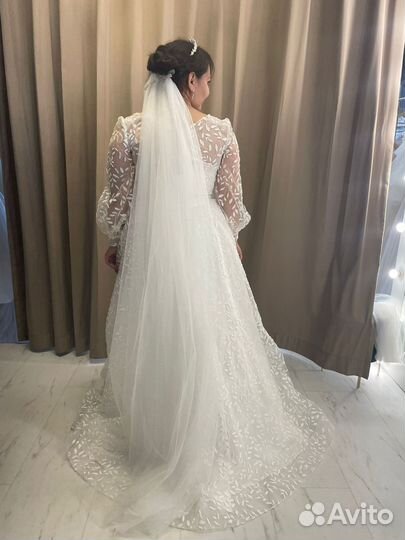 Свадебное платье со шлейфом