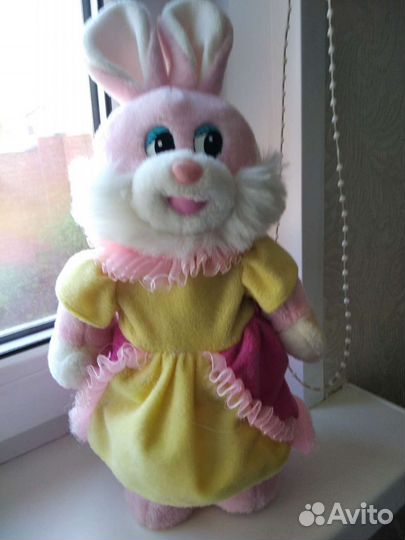 Плюшевый заяц танцующий и поющий