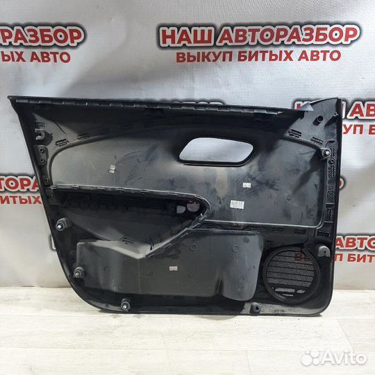 Обшивка боковой двери передняя правая Volkswagen