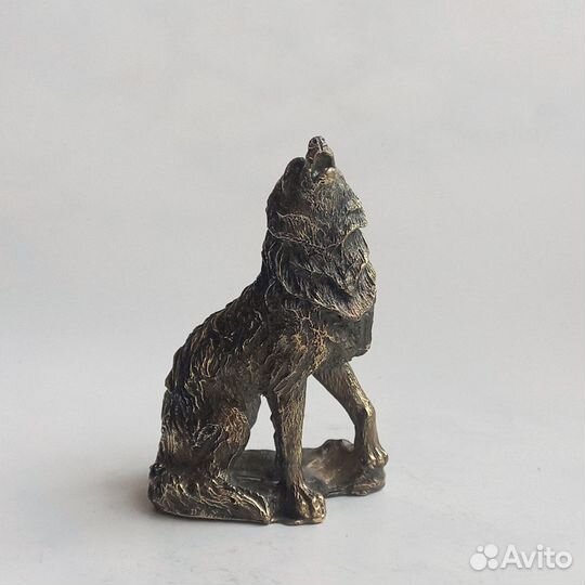 Бронзовая статуэтка волк. Литьё