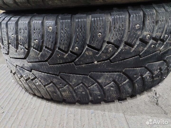 Продам комплект зимних колёс 215 55 16