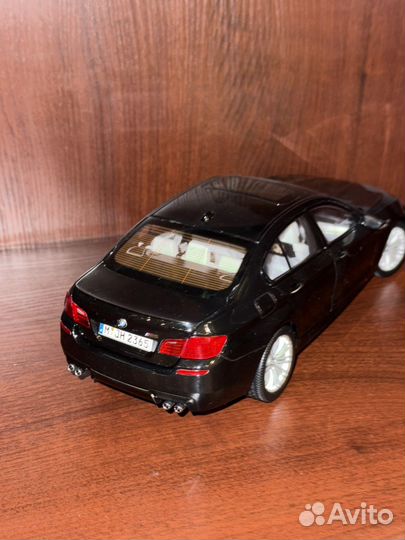 1:18 BMW M5 F10 (black sapphire) Paragon