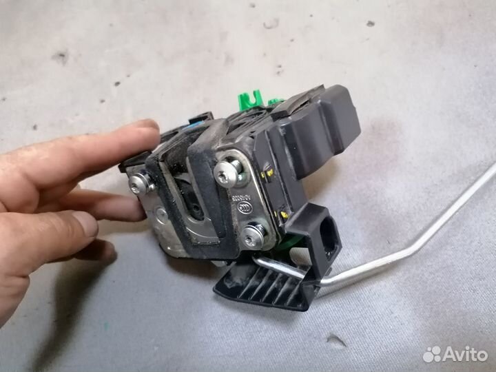 Замок двери передней правой Kia RIO 2011-2017