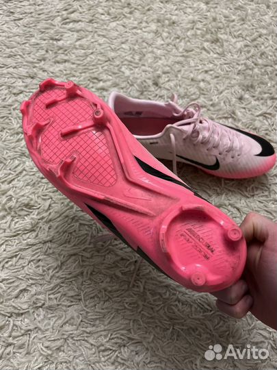 Футбольные бутсы