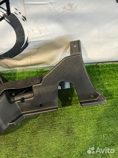 Пластик салона Toyota Sienta NSP172 2NR-FKE 2018