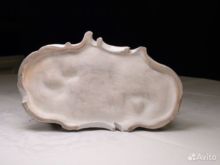 Фарфоровая статуэтка 