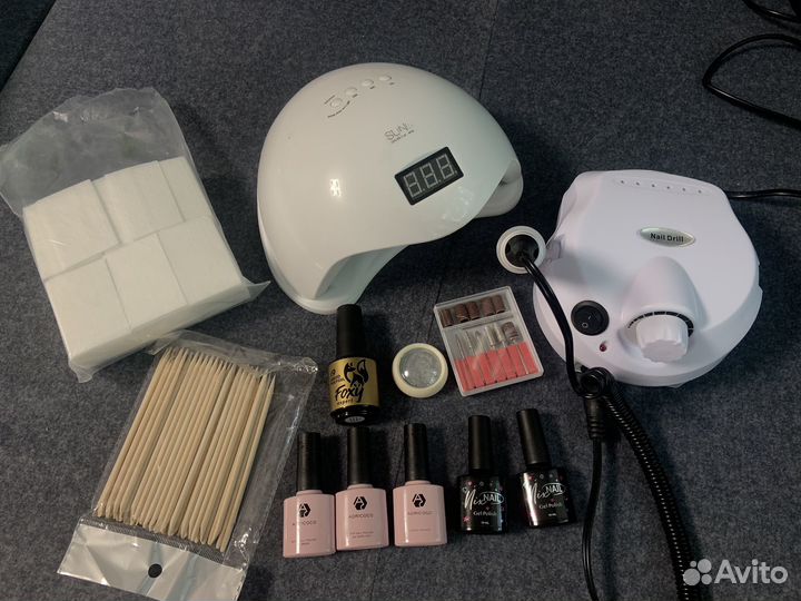 Машинка + лампа + материалы для маникюра