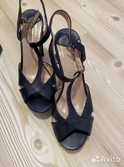 Босоножки кожаные 37