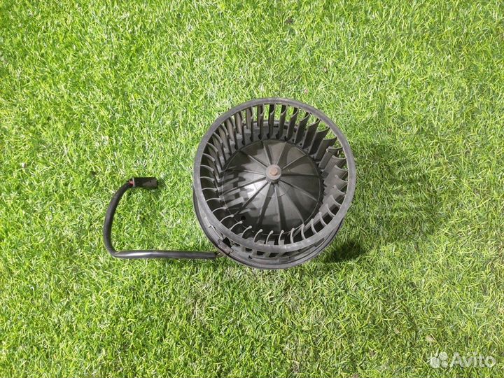 Моторчик отопителя Volkswagen Passat B3