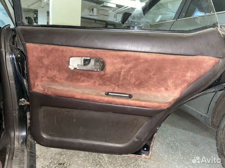 Дверные карты Nissan Laurel C33