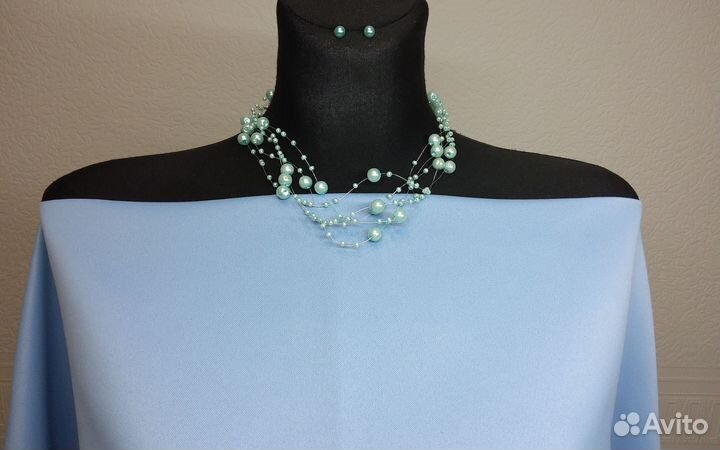 Комплект бижутерии серьги и короткие бусы