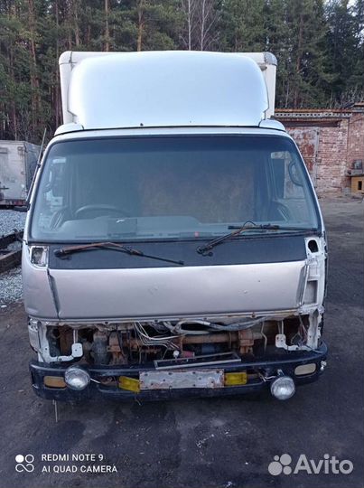 Кабина Митсубиси Кантер по запчастям