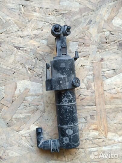 Форсунка омывателя фары правая mercedes E250 W207